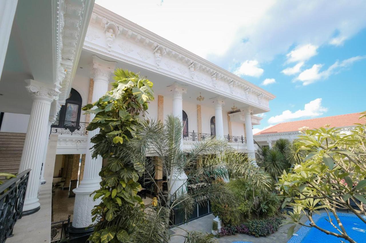 The Grand Palace Hotel Yogyakarta Esterno foto