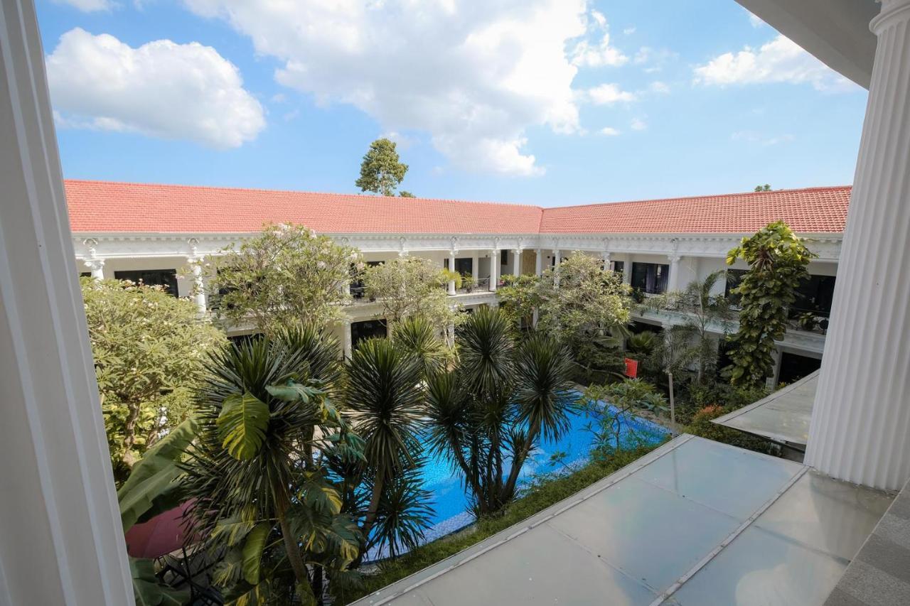 The Grand Palace Hotel Yogyakarta Esterno foto