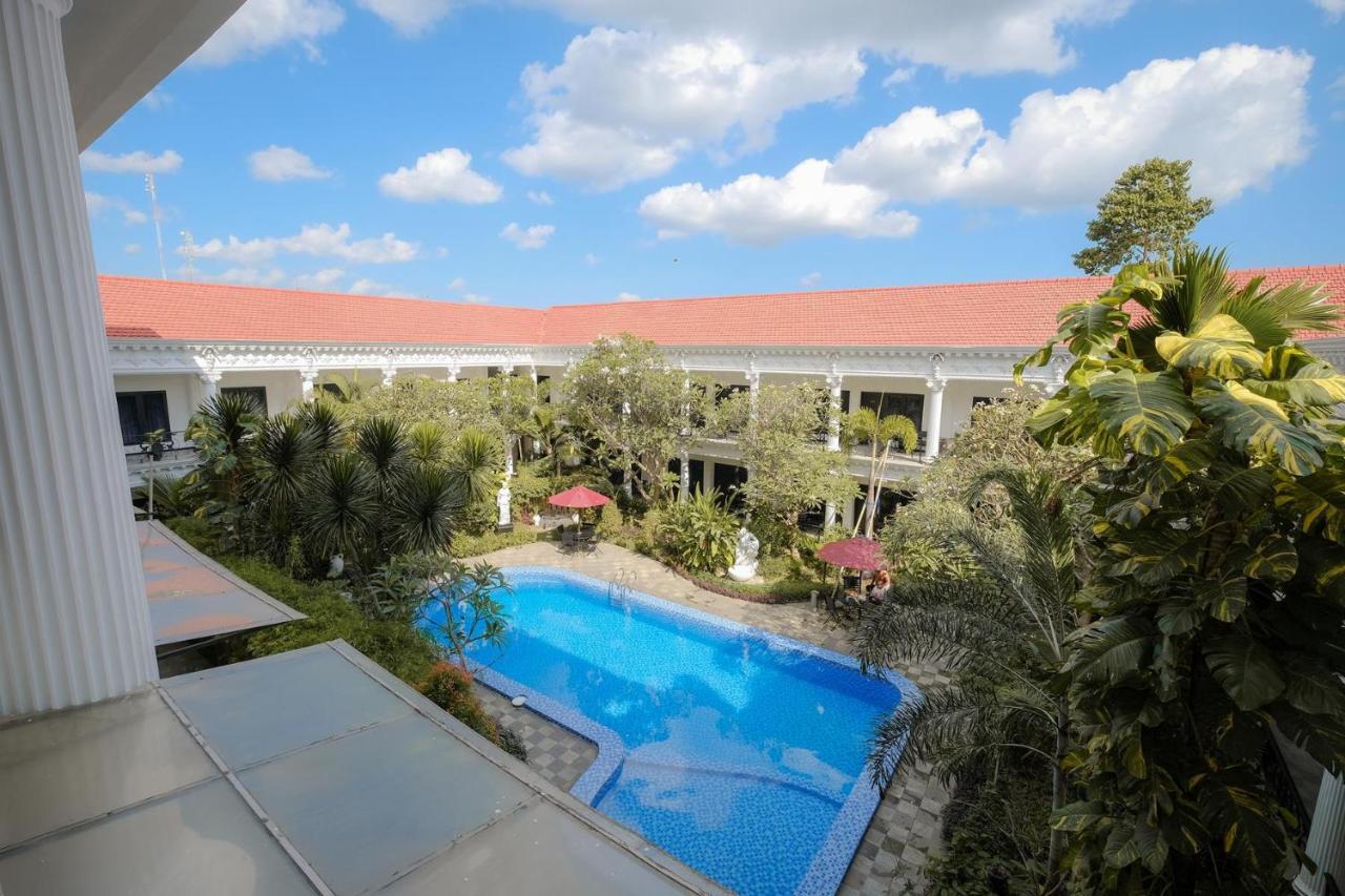 The Grand Palace Hotel Yogyakarta Esterno foto