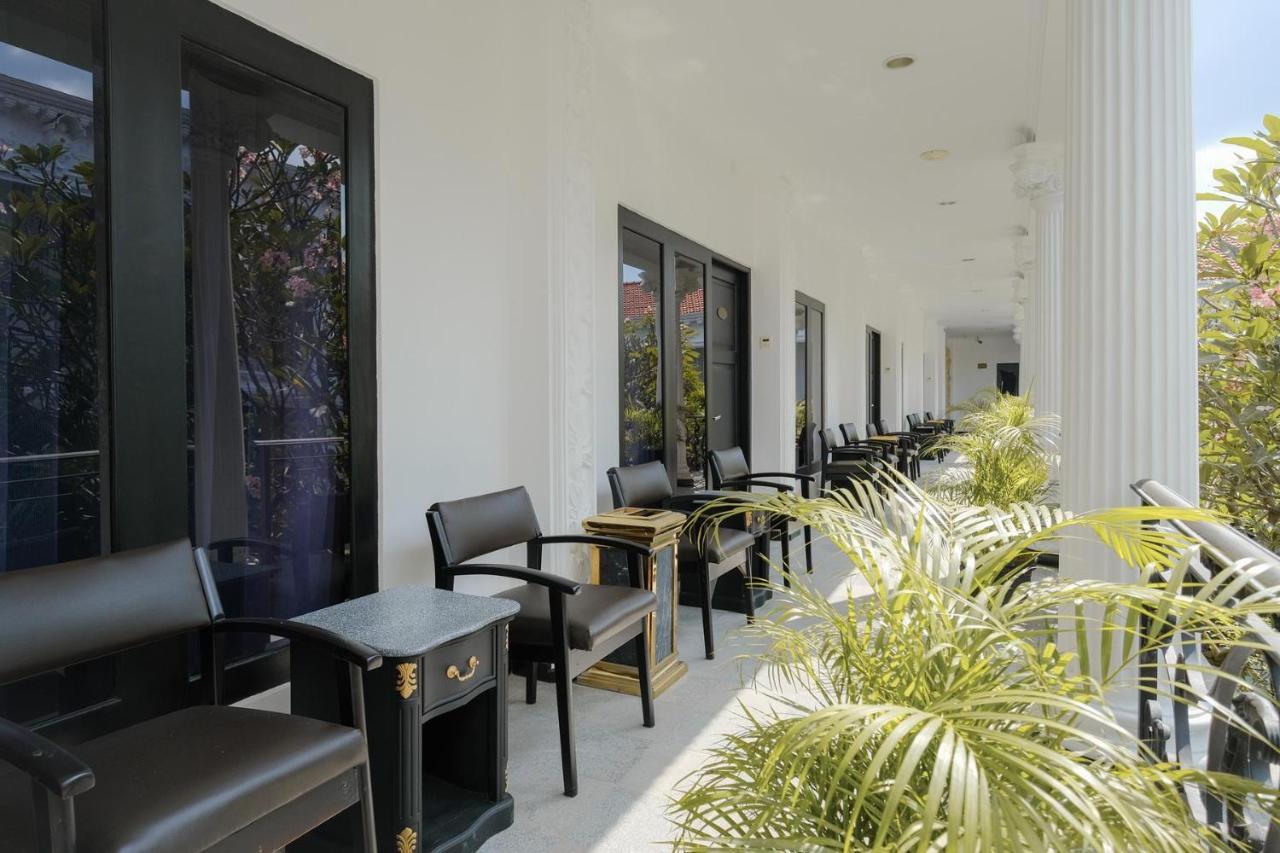 The Grand Palace Hotel Yogyakarta Esterno foto