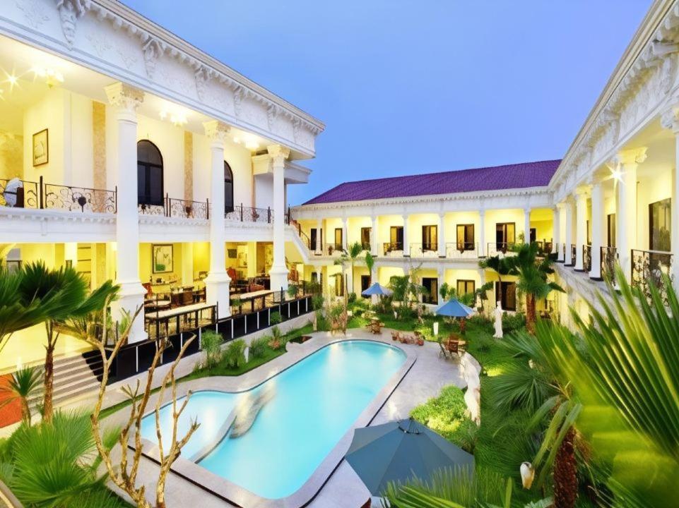 The Grand Palace Hotel Yogyakarta Esterno foto